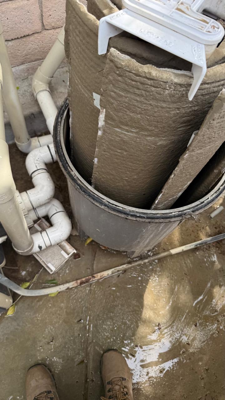 Dirty DE filter grids coated in grey filter cake before cleaning by KLUG Pool Services